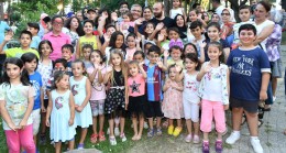 Başkan Hilmi Türkmen’e çocuklardan yoğun sevgi seli