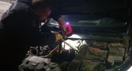 Yavru kedi motora sıkıştı