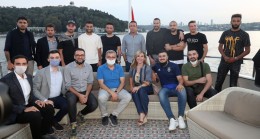 Fenerbahçeli futbolcular, İstanbul Boğazı’nda moral depoladı