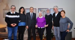 Vali Yerlikaya’dan Nejat Uygur’un eşi ve çocuklarına ziyaret