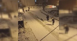 Çocuklar karın keyfini çıkarıyor