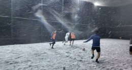 Kar altında maç yaptılar