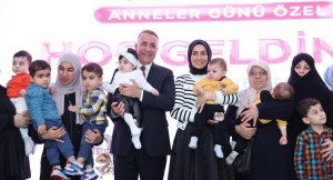 Sultangazi Belediyesi “Hoş Geldin Bebek” etkinliğiyle 300 bebek ve anneyi ağırladı