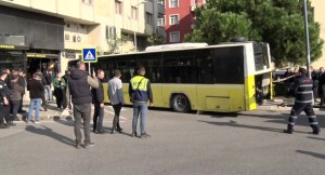 İETT otobüsü börekçiye daldı