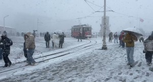 Taksim karla kaplandı