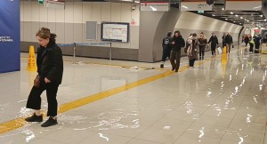 Yenibosna Metro durağını su bastı