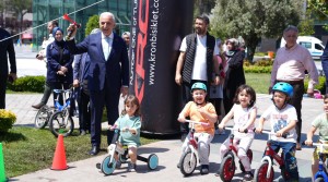 Ümraniye’de bisiklet tutkunu çocuklar kıyasıya yarıştı