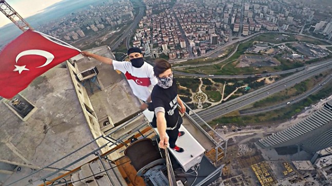 Türk Bayrağı göklerde