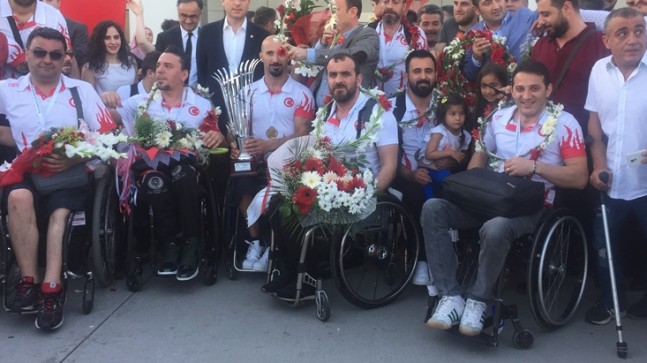 Avrupa’nın aslanları yurda döndü