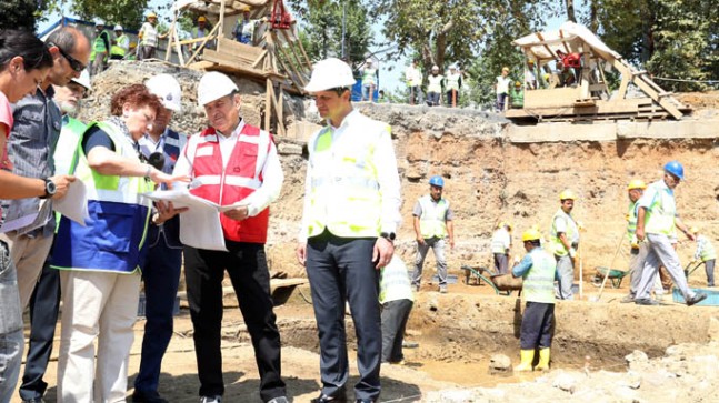 Başkan Topbaş, metro kazı alanını inceledi