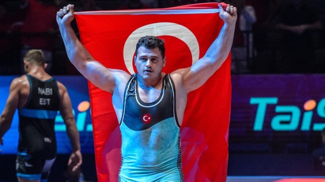 Rıza Kayaalp, ‘Dünya Şampiyonu’ oldu