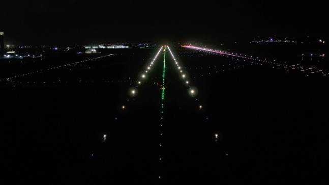Üçüncü havalimanının gece görüntüsü