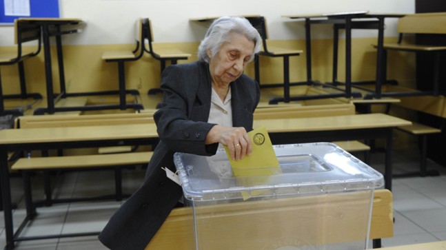 Vatandaşlar sandıklara akın ediyor