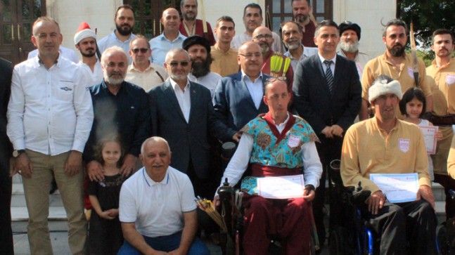 Kabzalarını alan okçular usta oldu