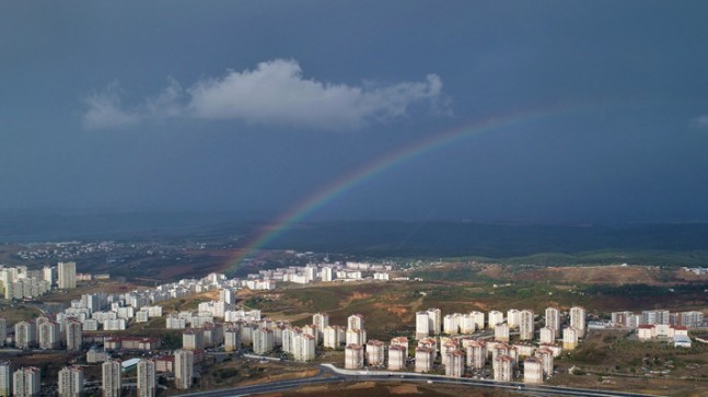 Gök kuşağı izle beni diyor