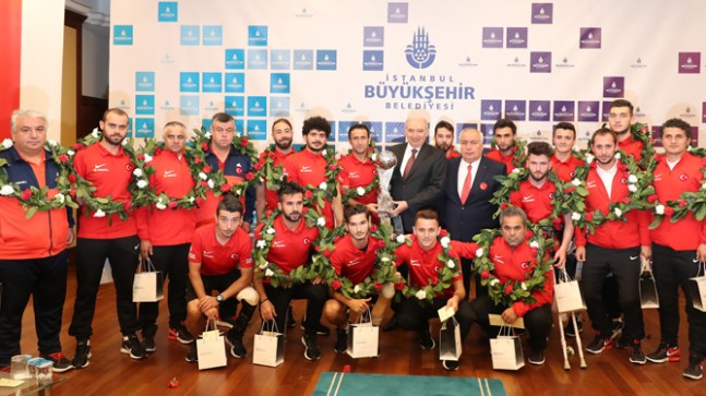 İBB’den Ampute Milli Takımına ödül