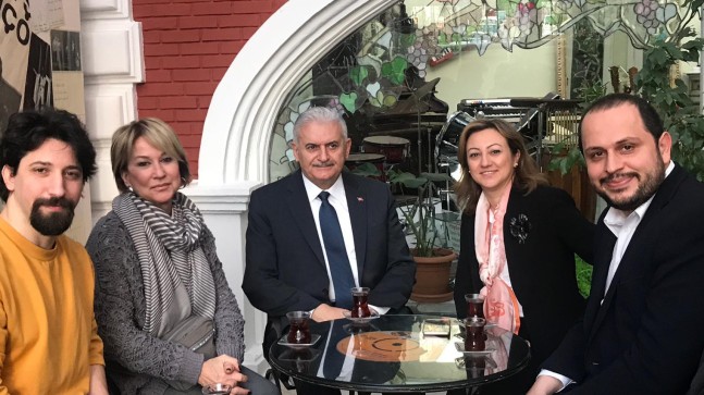 Binali Yıldırım, Kadıköy’de Barış Manço Evi’ni ziyaret etti
