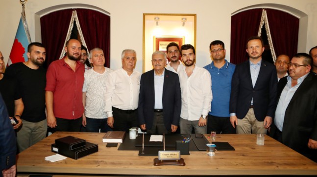 Binali Yıldırım’dan dernek ziyareti