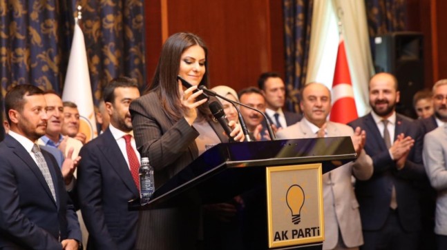 Jülide Sarıeroğlu, Başkan Erdoğan’ı telefonuna “Reis” diye kaydetmiş!