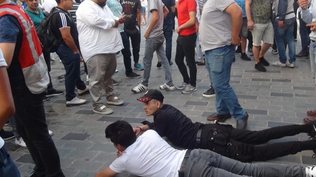 Taksim’de yabancıların kavgası