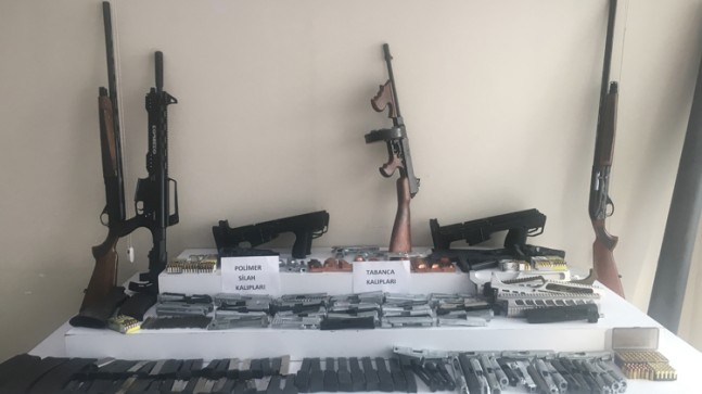 Silah kaçakçılarına baskın