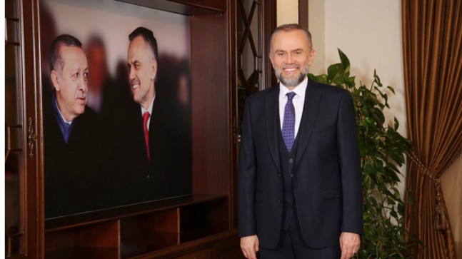 Ahmet Poyraz, İstanbul’da ilk üçte