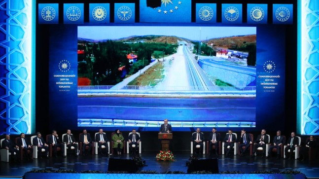 Cumhurbaşkanı Erdoğan, hükümetin icraatlarını sunum yaparak anlattı