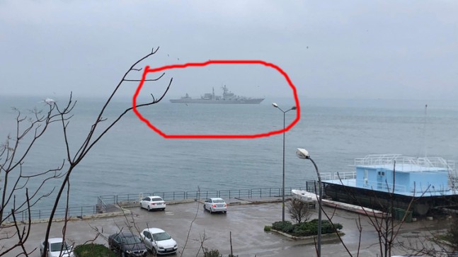 Şiddetli fırtına, Rus füze gemisine Kadıköy açıklarında demir attırdı…