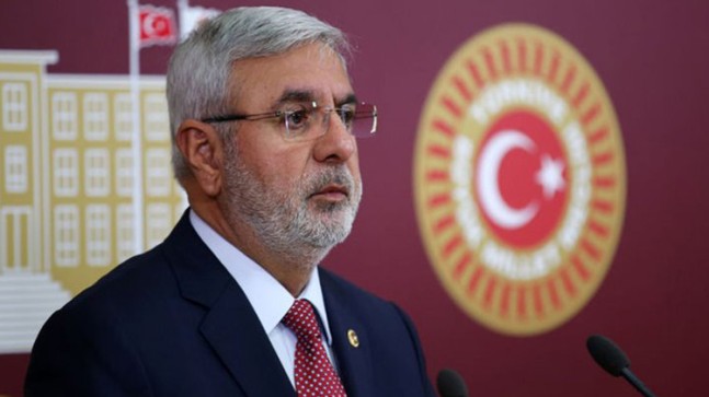 Metiner, “Her yerinden kibir akıyor!”