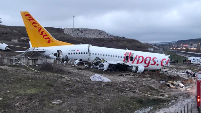 Parçalanan uçağın gündüz görüntüsü