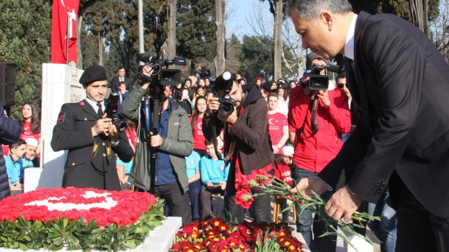 Mehmet Akif Ersoy, İstiklal Marşının kabulünün 99. yıl dönümünde kabri başında anıldı