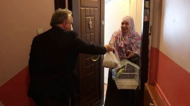 Fatma teyze muhabbet kuşu istedi