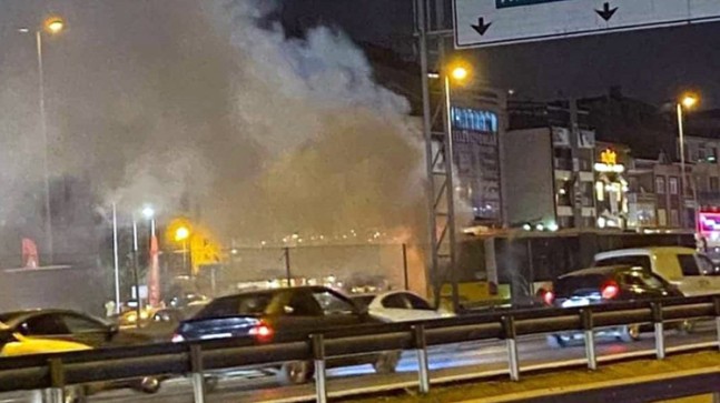 Metrobüs bir anda yanmaya başladı