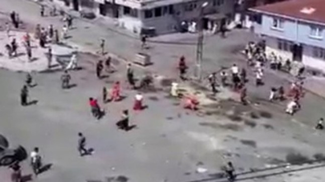 Esenler’de savaş gibi sokak kavgası