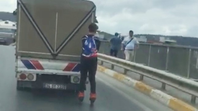 Gençlerden tehlikeli macera