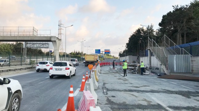 Çöken üstgeçidin enkazı kaldırıldı