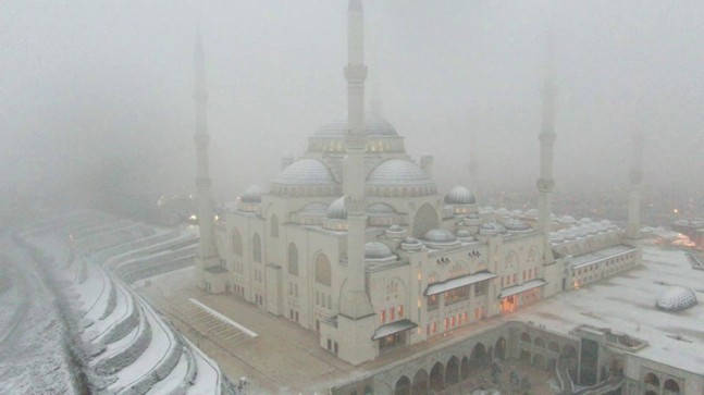 Büyük Çamlıca Camii karla buluştu