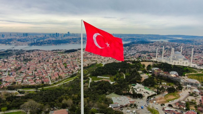 Erdoğan, çocuklarla birlikte Dünya’nın en güzel bayrağını göndere çekti