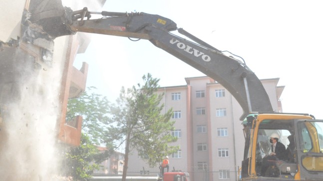Tuzla’da kentsel dönüşüm çalışmaları hız kesmeden devam ediyor