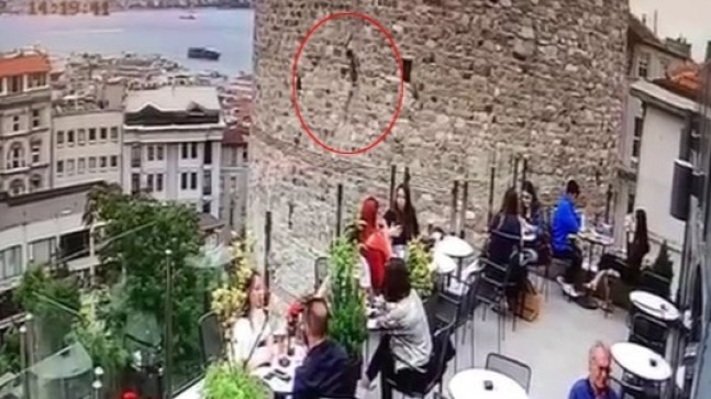 Galata Kulesi’nde intihar teşebbüsü
