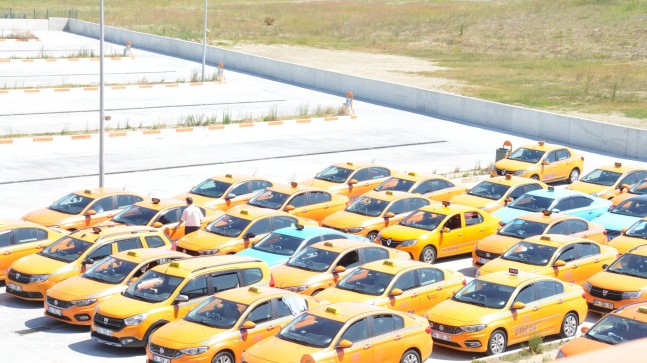 İBB ile İstanbul Havalimanı taksicileri arasında yaşanan kriz çözüldü