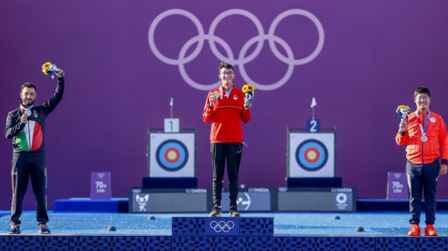 Olimpiyatlarda İstiklal Marşımızı çaldıran, bayrağımızı göndere çektiren Mete Gazoz milletimizi gururlandırdı