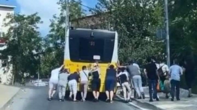 CHP’li İBB, yolculara spor yaptırıyor!