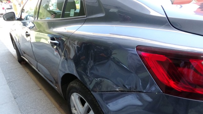 Çekmeköy’de alkollü sürücü on araca çarptı ve kaçtı