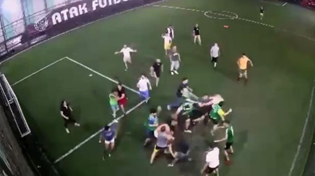 Halı saha maçı, boks maçına döndü!