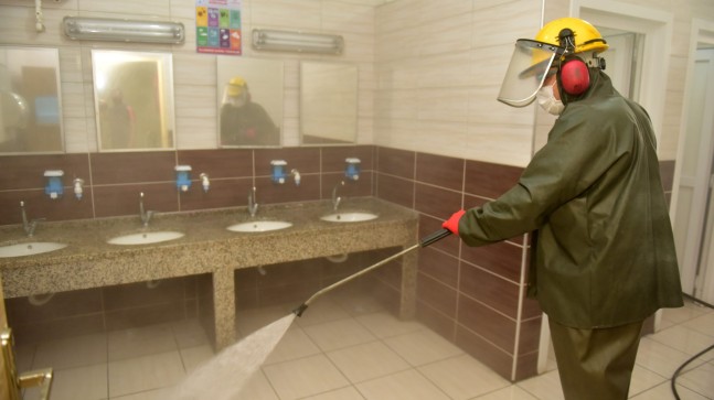 Tuzla’da okullar ozon yıkama yöntemi ile dezenfekte edildi