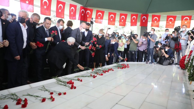Merhum Başbakan Adnan Menderes ve arkadaşları idamlarının 60’ıncı yılında kabirleri başında anıldı
