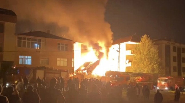 Ümraniye’de iki ayrı yerde yangın