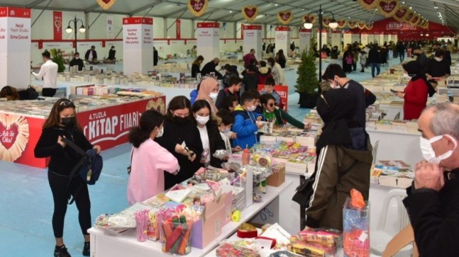 Tuzla Kitap Fuarı, kitapseverlere kapılarını açtı