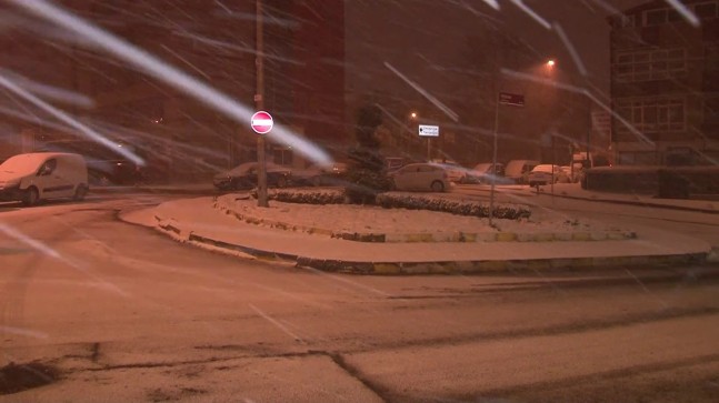 İstanbul’da kar yağışı etkisini sürdürüyor